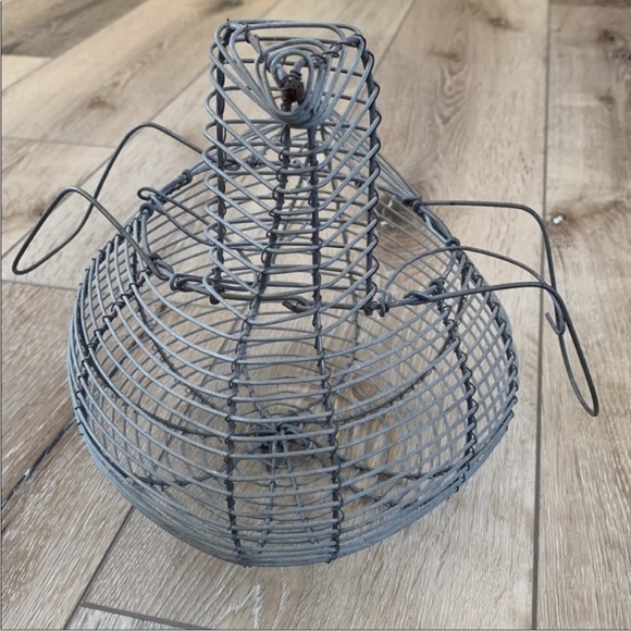 Rustic Farmhouse Chicken Metal Basket - Picture 3 of 7